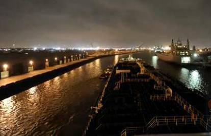 Predivna noćna plovidba po kanalu kroz grad Houston