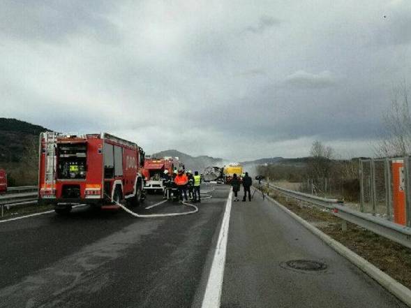 Sudarila se 4 teretna vozila, sve se zapalilo, poginuo Hrvat