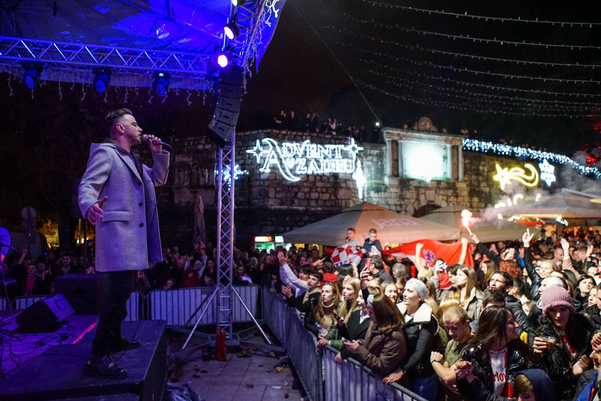 Adventski koncert Ivana Zaka se pretvorio u slavlje za zadarske nogometaše Livakovića i Erlića