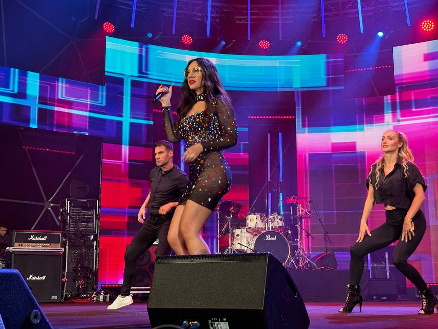 VIDEO Žanamari je u prozirnoj haljini 'užarila' atmosferu, a Nives istaknula bujni dekolte