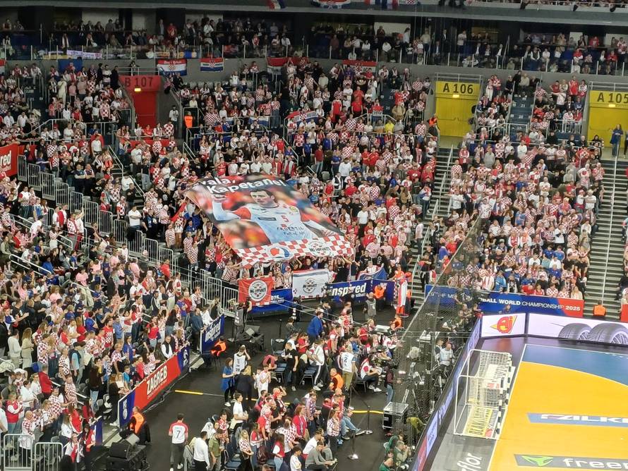 FOTO Hvala, kapetane! Navijači Duvnjaku podignuli transparent