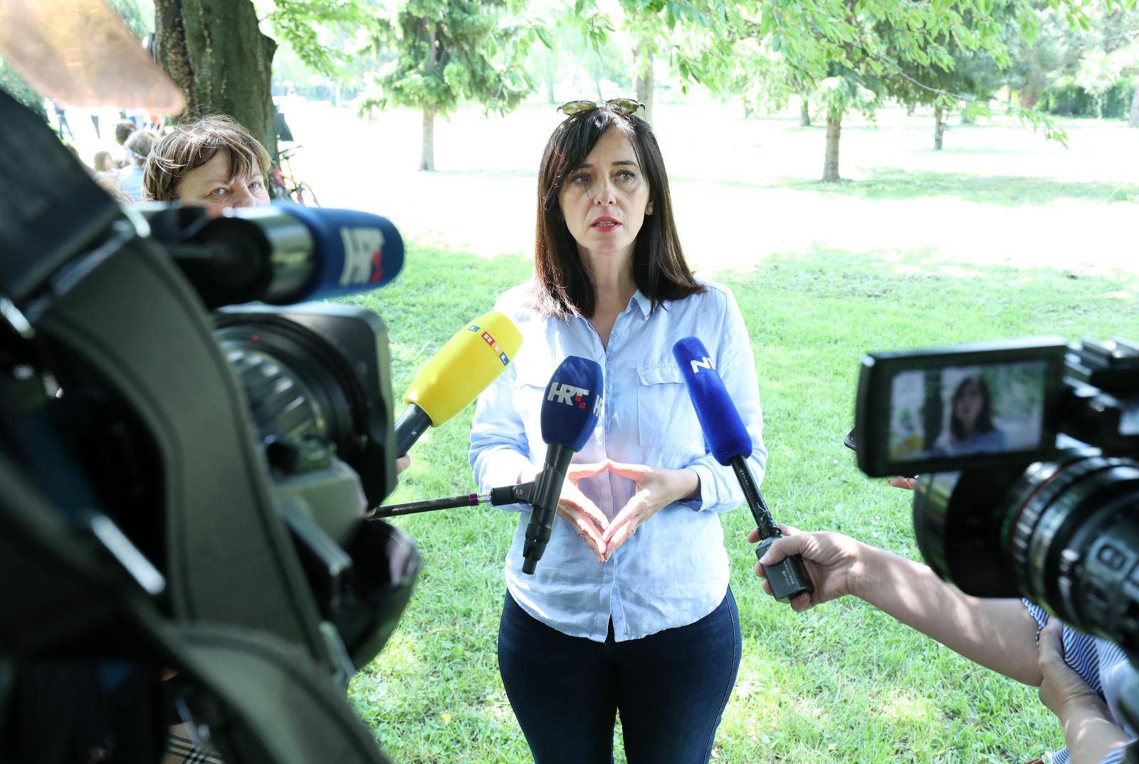 'Premijer je garantirao da će i izborni udžbenici biti besplatni'