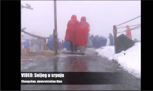 Snijeg usred ljeta: Vrh planine se bijeli, a u podnožju +27° C