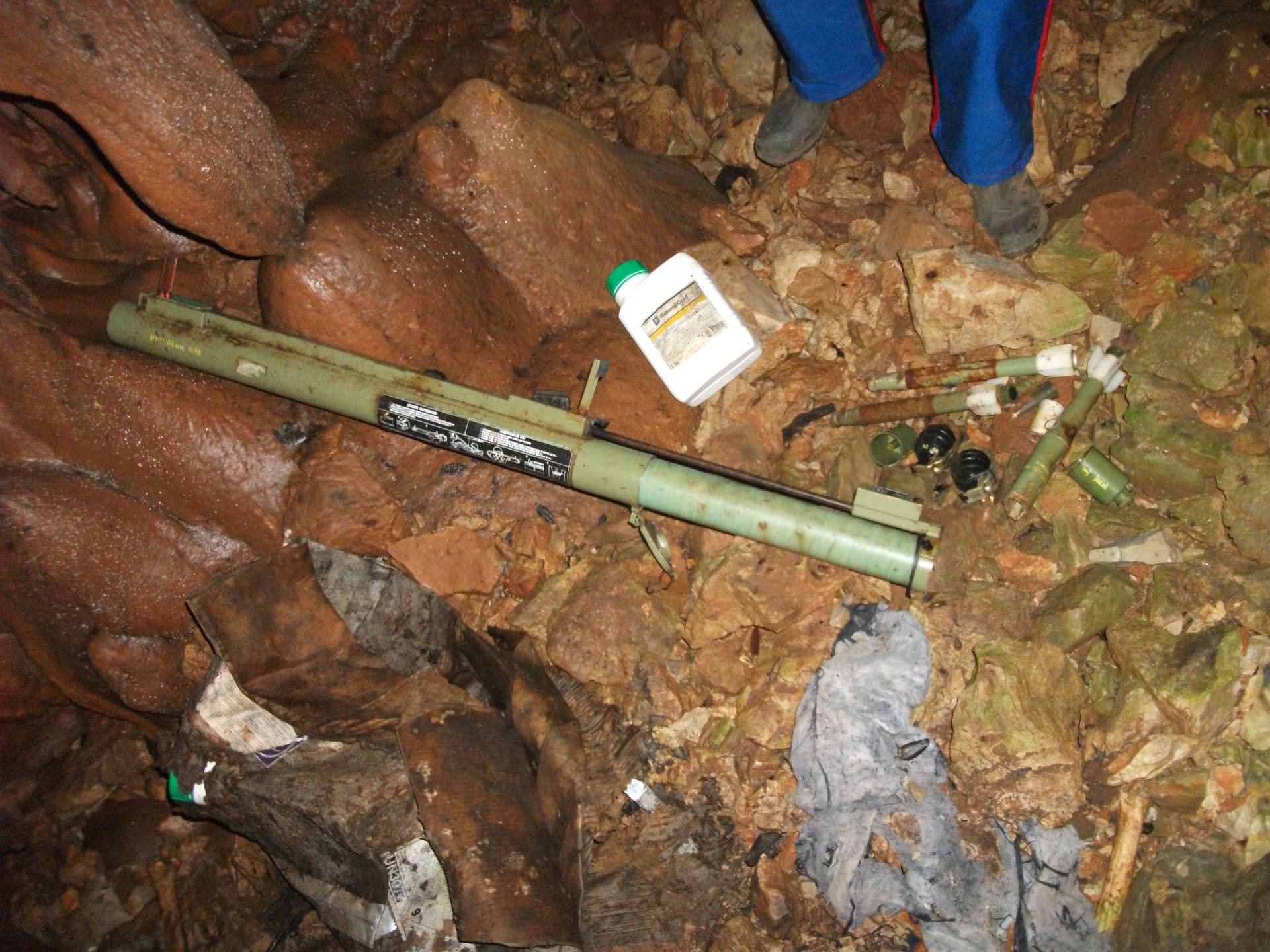 Policajci speleolozi: U 50 jama smo našli bombe, mine i zolje