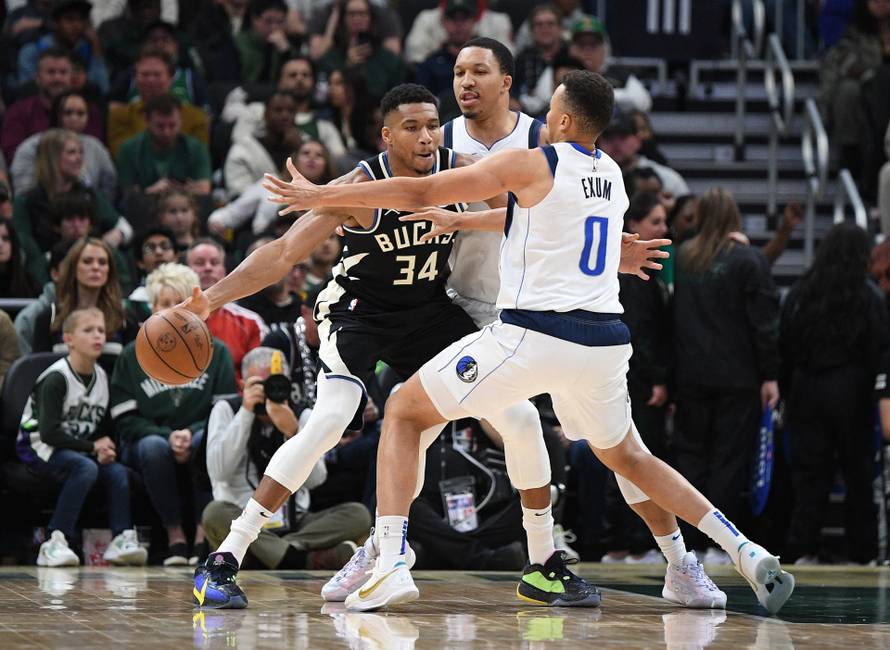 NBA: Dallas Mavericks at Milwaukee Bucks