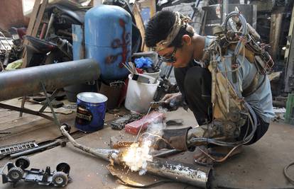 Indonezijski Iron Man: Izradio je protezu od starog željeza