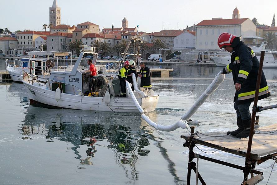 Hrabri tata spasio je dijete iz kabine broda koji je plamtio