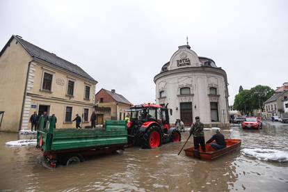 FOTO Pogledajte kako izgleda Hrvatska Kostajnica: Una poplavila više dijelova grada