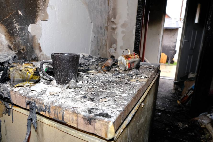 Kuća im je prvo sasvim razorena u potresu, sad je izgorjela: 'Krik nas je probudio usred noći...'