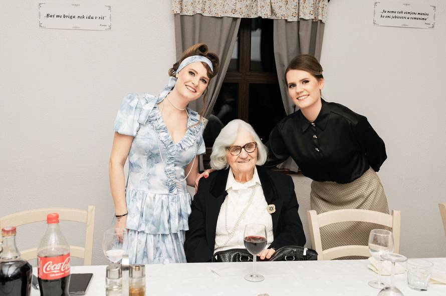 Ramona proslavila rođendan sa stilom: Haljina i frizura kao Ana Šafranek iz kultnog filma...