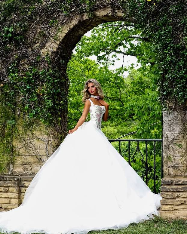 FOTO Izgleda kao Barbika i trpi teške uvrede zbog izgleda, ali ova ljepotica ne ostaje 'dužna'