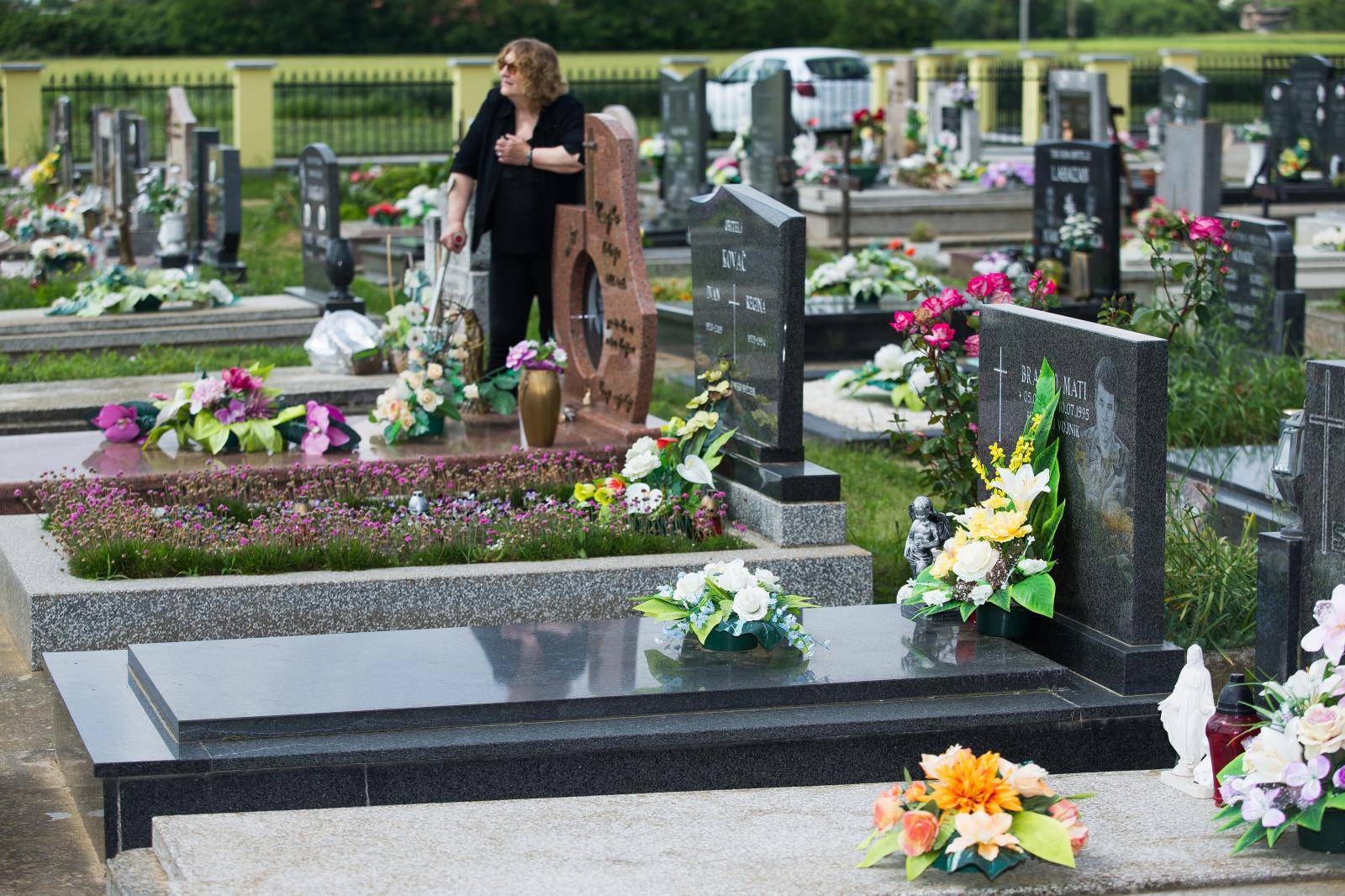 Očaj majke: Ubojica moje kćeri Valerije pokopan je pored nje...