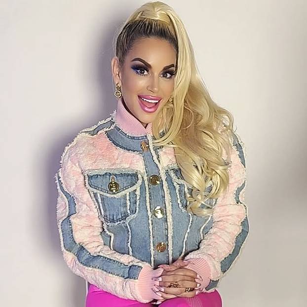 FOTO Ova mama je potrošila 85 tisuća eura da postane barbika: Evo kako je izgledala prije