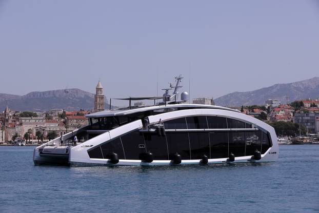 Jahta neobičnog izgleda This Is It uplovila u Split 