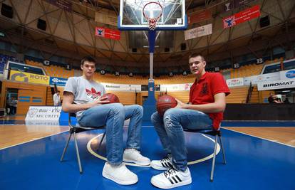 Braća Ivica (16) i Antonio (14) imaju zajedno nogu broj 108