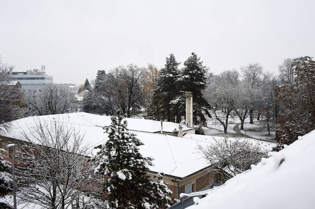 Sisak se probudio prekriven snijegom