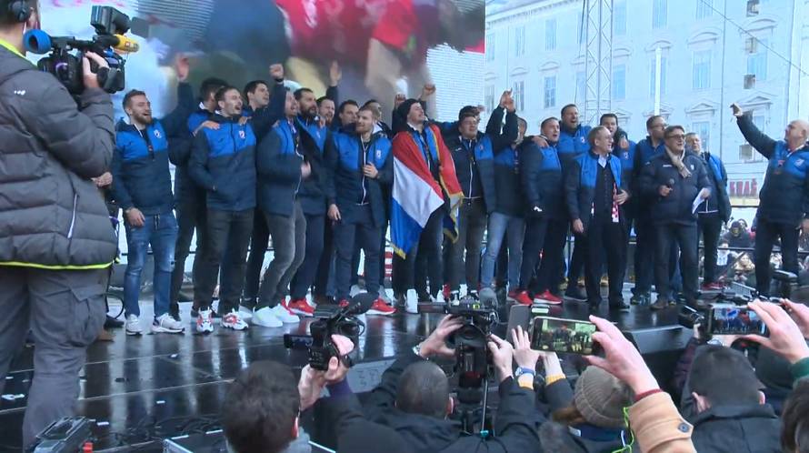 'Kauboji' proslavili srebro na Trgu: Predstavili 'novu himnu'