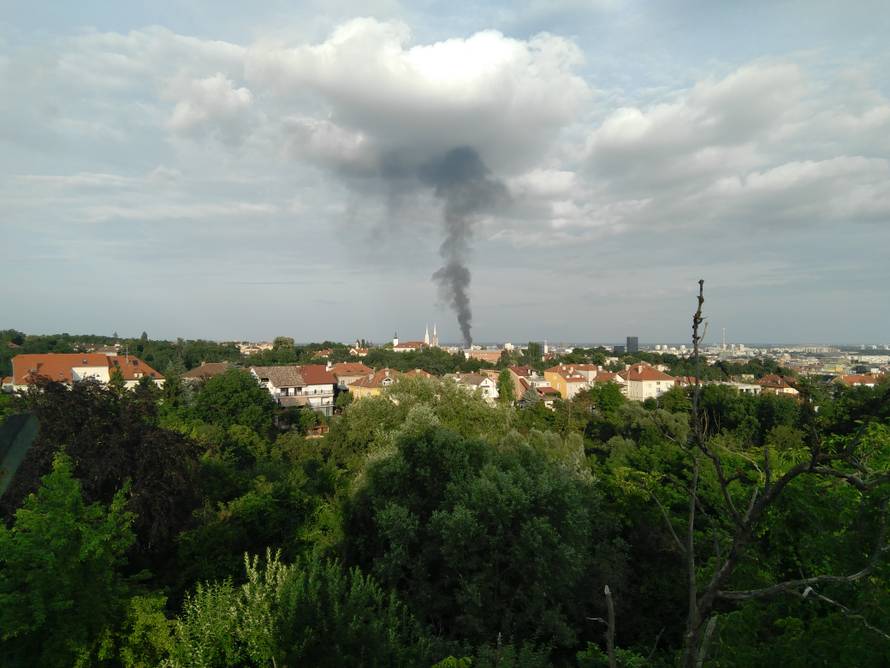 Požar u 'Staroj Zagrepčanki': Nad gradom se nadvio crni dim