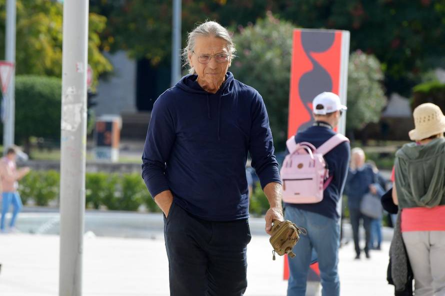 Šibenik: Proslavljeni nogometaš Nikica Cukrov u šetnji gradom