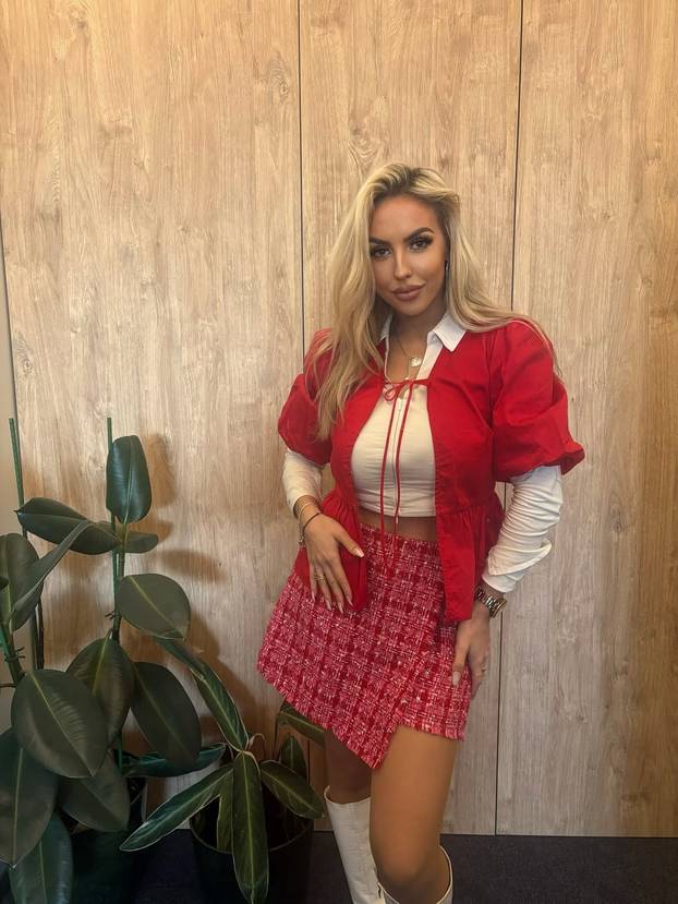 FOTO Tko je Lukrecia koja se u Večeri za 5 kupala u tangicama?