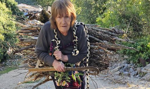 Vinka (70) po buri i hladnoći tegli drva po Biokovu: Ako ne znaš uprtiti drva, ne znaš živjeti