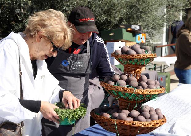 Šibenik: Podjela hrane na uskršnji ponedjeljak