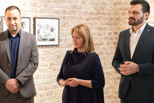 Osijek: Svečano otvorenje izložbe fotografija fotoreporterke Pixsella Emice Elveđi "Srce za Afriku"