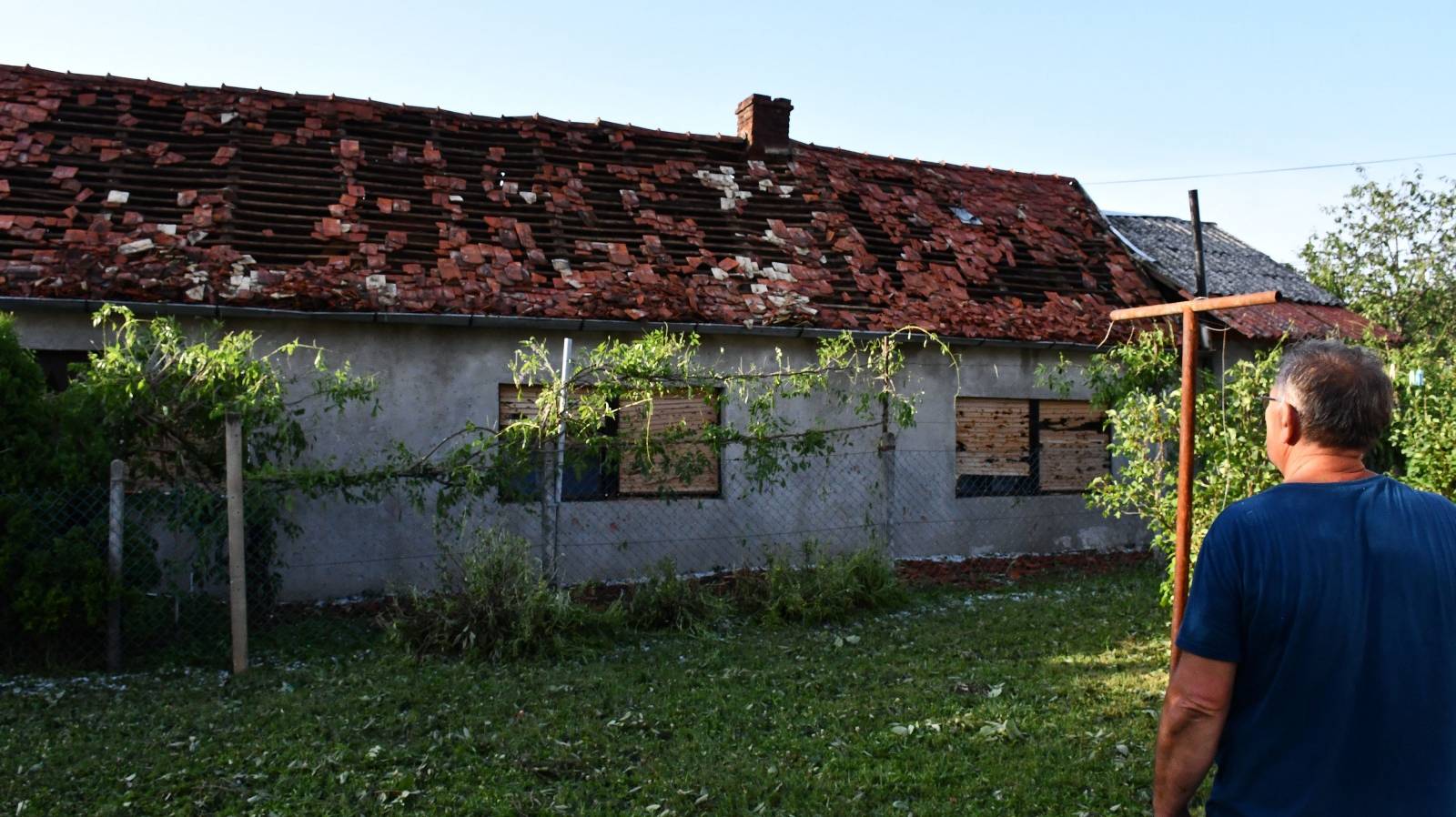 Snažno nevrijeme praćeno tučom poharalo Požegu i okolna sela