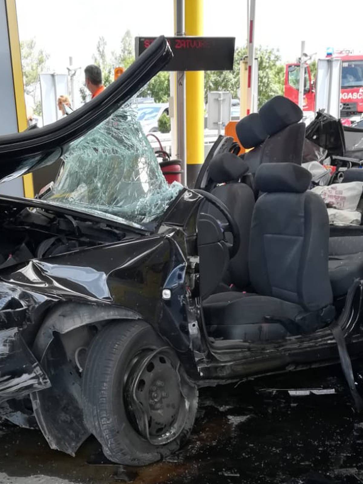 Kaos na kućicama: U nesreći smrskali auto, spašavali 4 ljudi