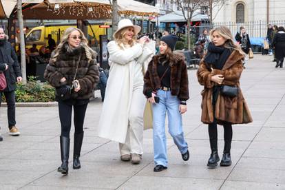 FOTO Brojni poznati prošetali na Badnjak centrom Zagreba: Iva Todorić, Habijan, Uršula Tolj...