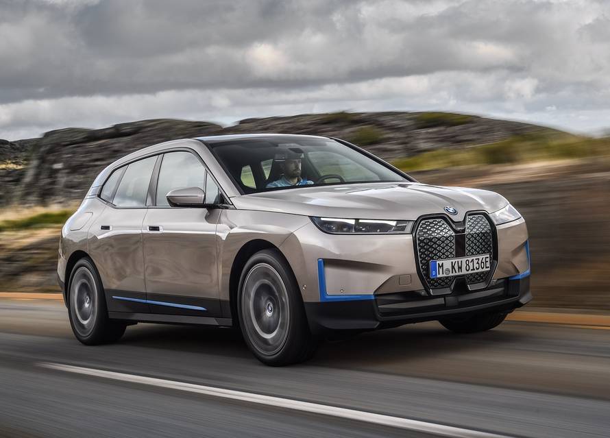 Novi iX je drugačiji BMW koji izgleda kao da je iz budućnosti