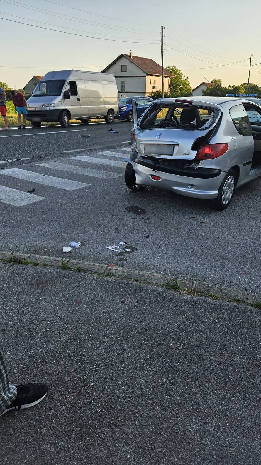 FOTO Sudarili se motocikl i auto u Klinča Selu: Dvoje ljudi je ozlijeđeno i prevezeno u bolnicu