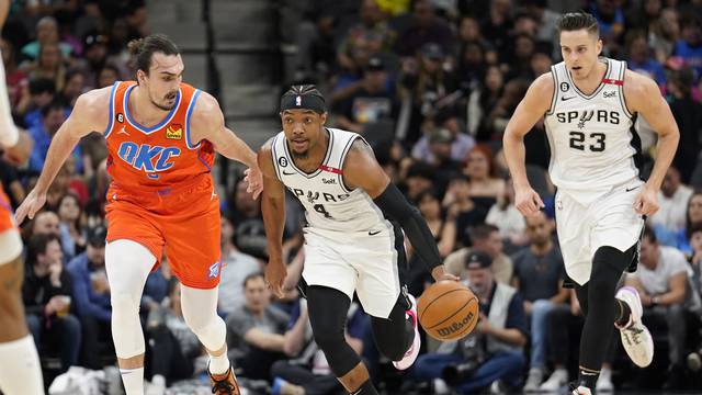 NBA: Oklahoma City Thunder at San Antonio Spurs