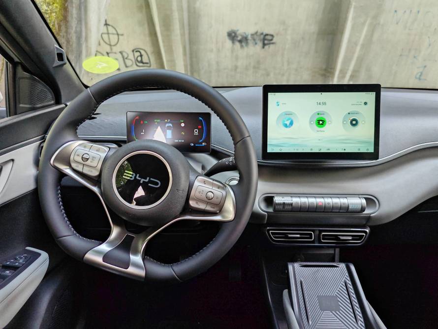 Pokazao kako mu kineski auto izgleda nakon 220.000 km u 2 godine. Premiumi na aparatima