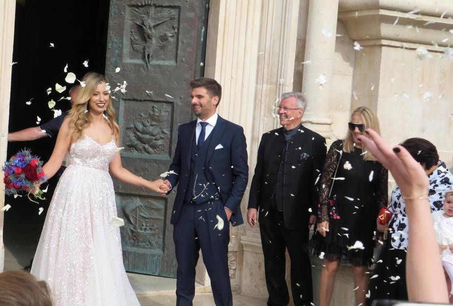 Tko su žene posrnulih dinastija: Nakon izbijanja afera pokreću se razvodi i bježi iz države...