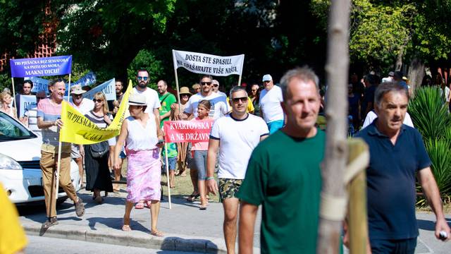 Split: Prosvjed stanara GK BaÄvice zbog nove regulacije prometa kroz trajektnu luku