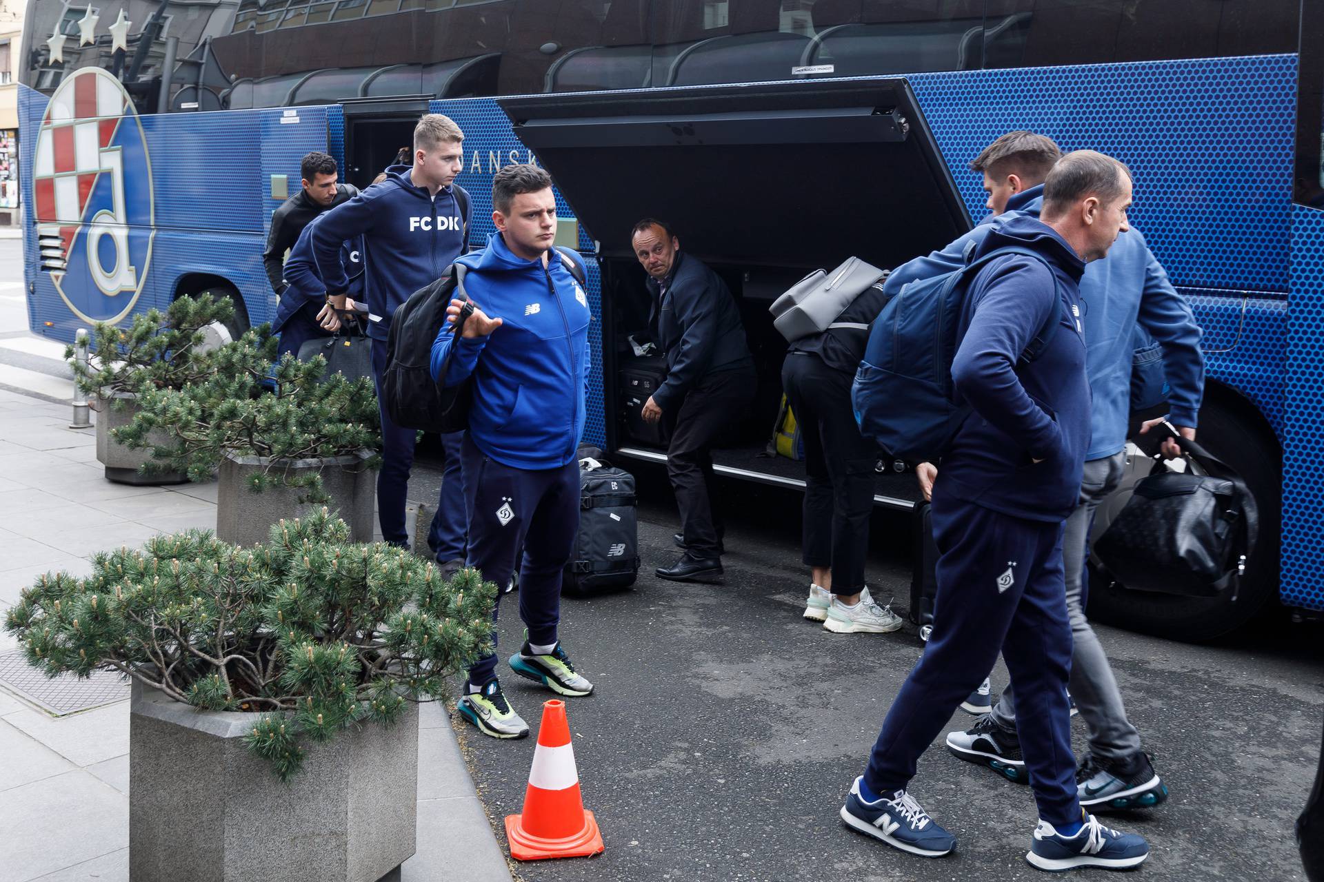 Igrači FC Dynamo Kyiv stigli u Hotel Sheraton u autobusu GNK Dinamo Zagreb
