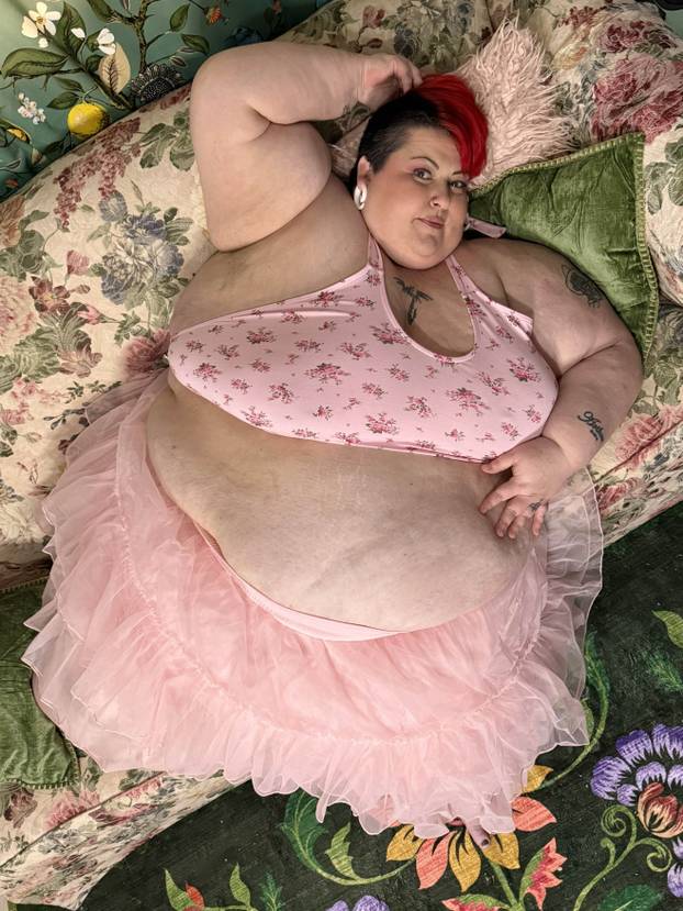 850-lb fetish star says weight gain and �whale� fan boosted $8k business
