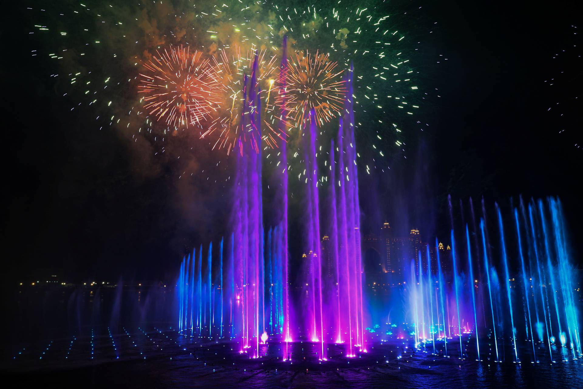 Otvorena najveća fontana na svijetu u Dubaiju na 7300 m2
