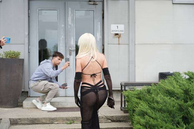Beograd: Jelena Kareluša dolazi na snimanje showa Pinkove zvezde