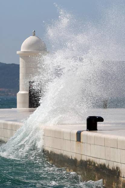 FOTO Jugo u Zadru uzburkalo more! Turiste oduševio prizor