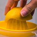 Mali kućanski trikovi: Limun treba zagrijati prije cijeđenja, gljive čistiti četkicom za zube...