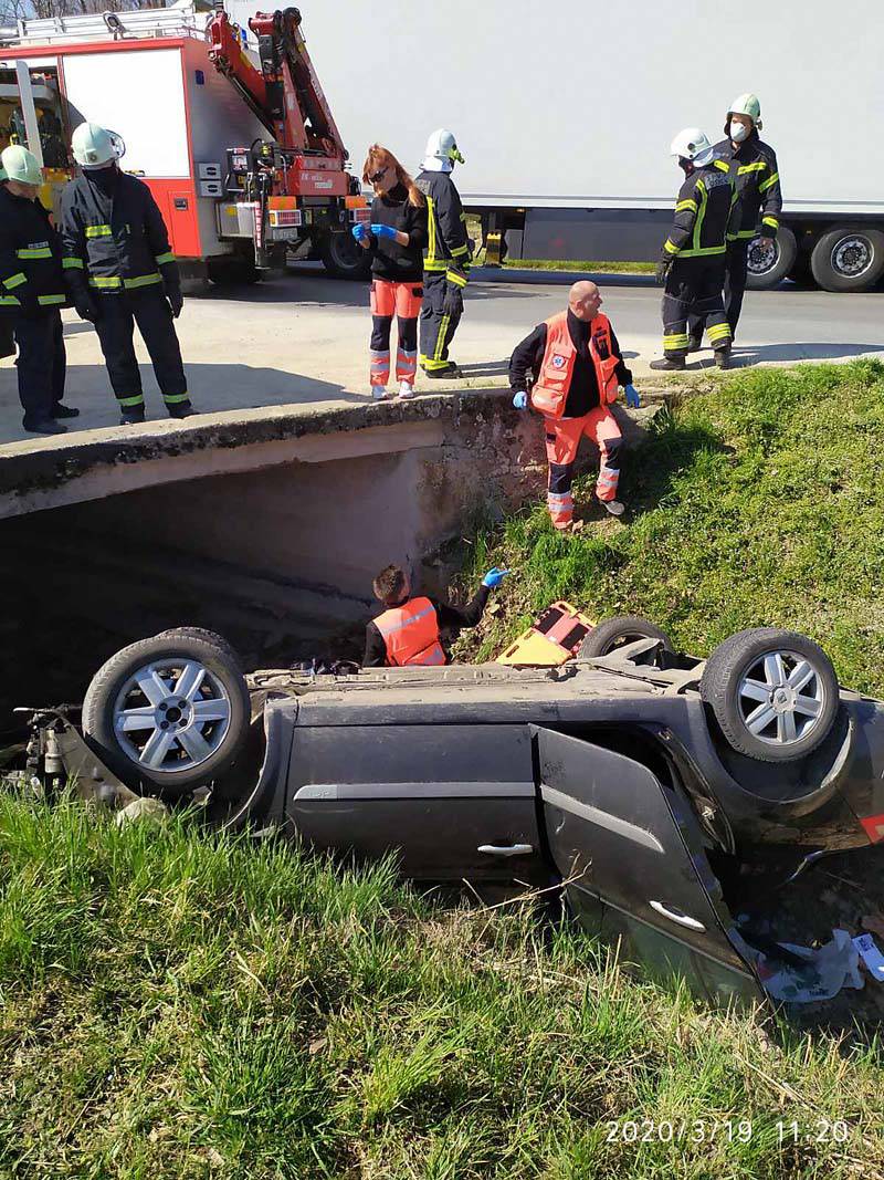 Tragedija u Osijeku: Vozač (46) izletio s ceste u kanal i poginuo