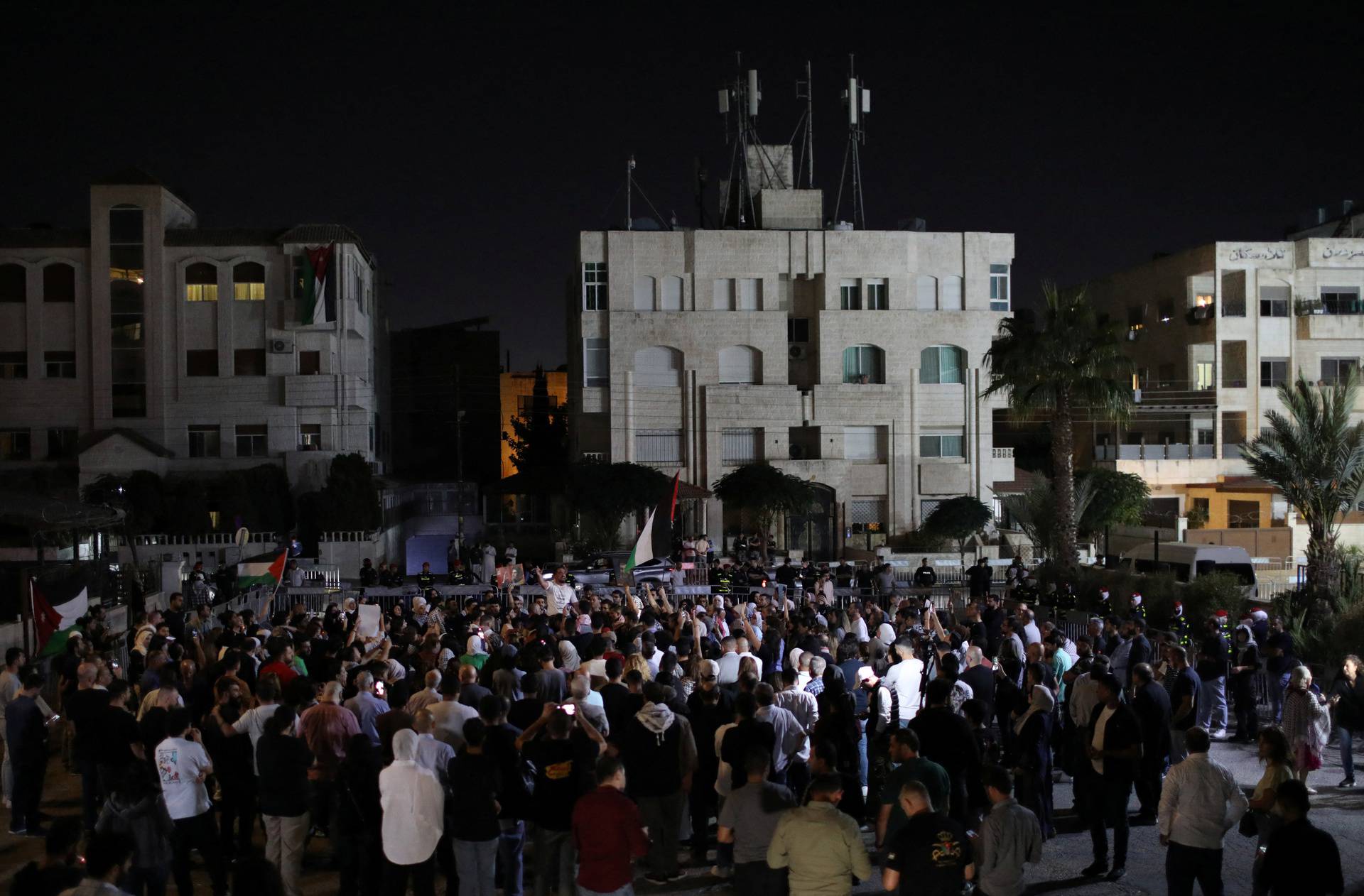 Demonstrators take part in a protest during a protest following the killing of Lebanon's Hezbollah leader  Sayyed Hassan Nasrallah, in Amman