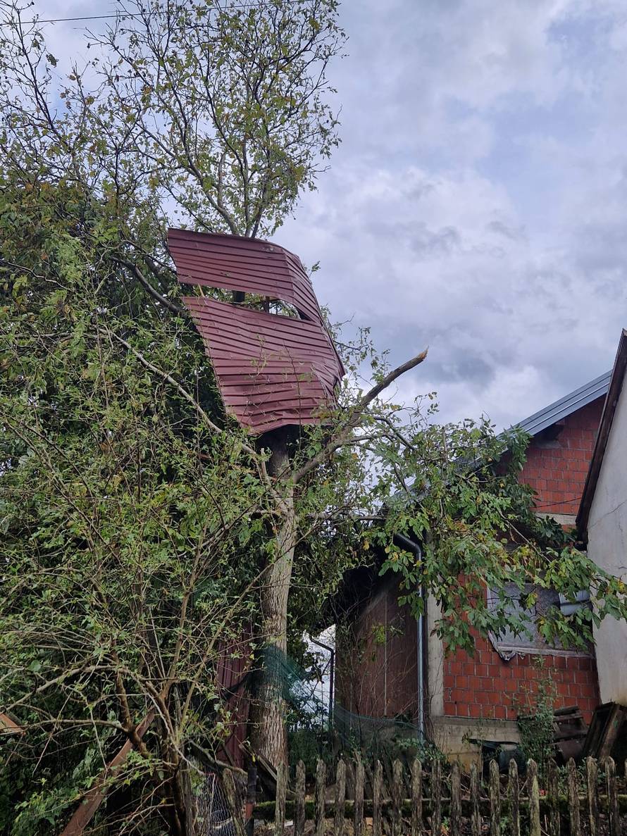 Oluja 'poharala' četiri županije: Mnoge kuće su bez krovova, a neka manja mjesta i bez struje