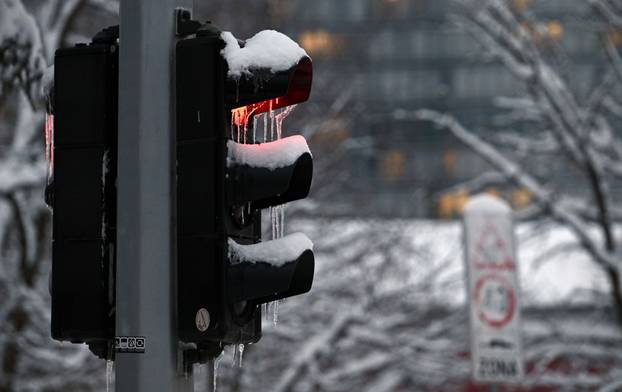 Zagreb: Snijeg zabijelio grad