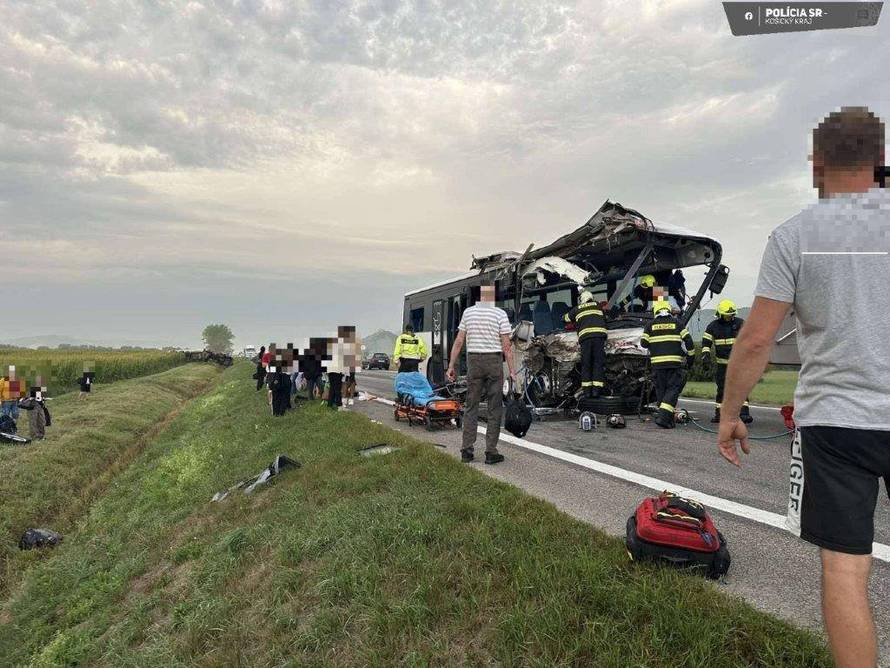 FOTO Užas u Slovačkoj: Sudarili se autobus i kamion. Najmanje jedan mrtav, čak 28 ozlijeđenih