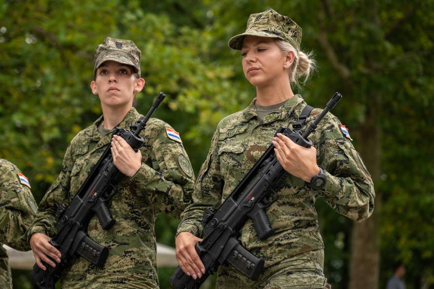 Velika Gorica: Ivan Anušić i Tihomir Kundid obišli pripadnike pjesackih postroja Hrvatske vojske