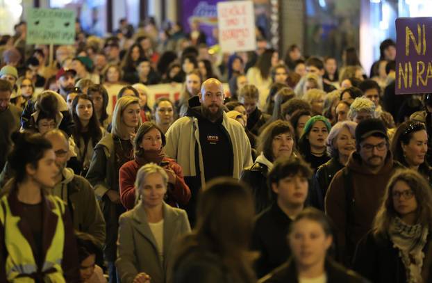 Zagreb: Održan jubilarni 10. Noćni marš za prava žena "Žene – kičma otpora"