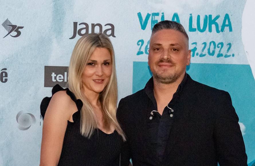 Vela Luka: Dolazak uzvanika na koncert u čast Oliveru Dragojeviću
